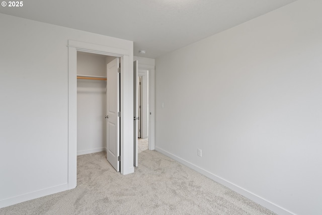 469 N 35th, Springfield, OR 97478 - unfurnished bedroom with carpet, baseboards, a walk in closet, and a closet