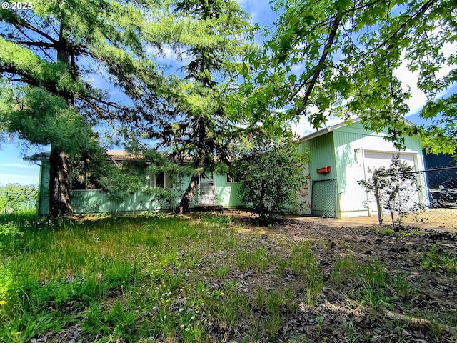 444 Char St, Roseburg, OR 97471 - view of yard with a garage