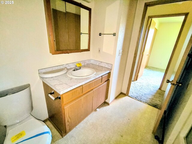 444 Char St, Roseburg, OR 97471 - bathroom with vanity and toilet