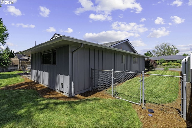 5323 Verda Ln, Keizer, OR 97303 - view of outdoor structure featuring a gate