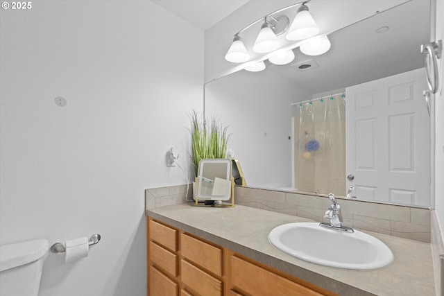 full bathroom with shower / tub combo with curtain and toilet