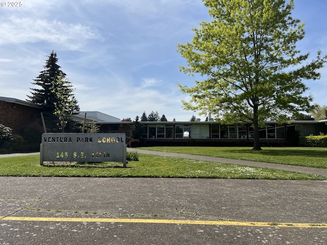 community / neighborhood sign with a yard