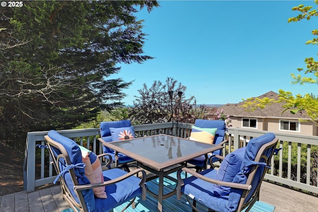 deck with outdoor dining space