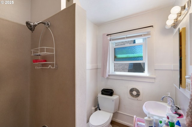 3905 SE 54th Ave, Portland, OR 97206 - full bath with walk in shower, toilet, and a sink