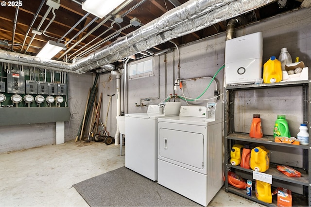 3905 SE 54th Ave, Portland, OR 97206 - laundry room featuring washer and dryer and electric panel
