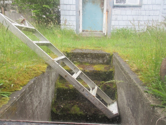328 6th Ave, Seaside, OR 97138 - exterior view of concrete block siding