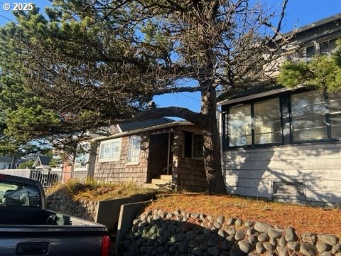 328 6th Ave, Seaside, OR 97138 - view of front facade