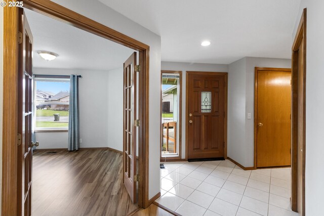 2744 Dayna Ln, Eugene, OR 97408 - entrance foyer featuring baseboards, recessed lighting, and light wood-type flooring