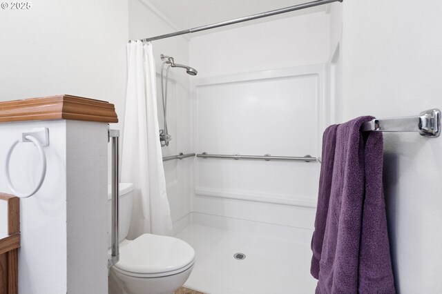 2744 Dayna Ln, Eugene, OR 97408 - full bathroom with a shower with curtain and toilet