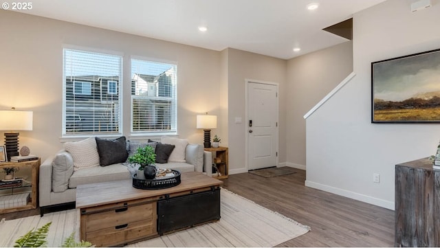 living area featuring light wood-style floors, baseboards, and recessed lighting