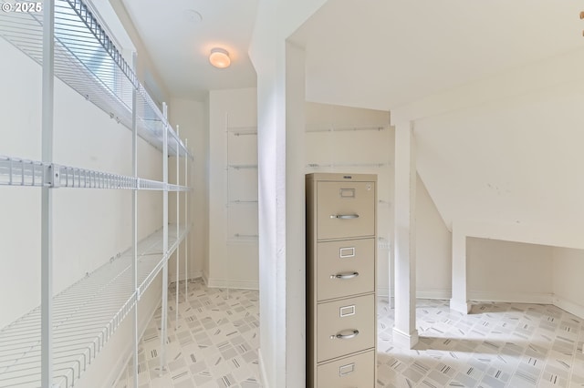 4300 SW Hewett Blvd, Portland, OR 97221 - view of walk in closet