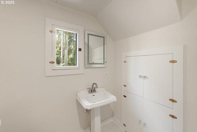 2517 Wild River Dr, Roseburg, OR 97470 - bathroom featuring baseboards and vaulted ceiling