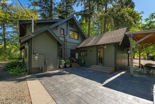 2517 Wild River Dr, Roseburg, OR 97470 - back of property featuring a patio