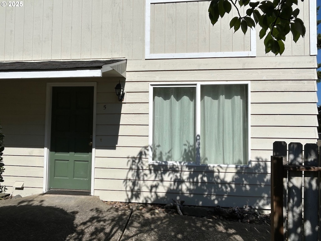 1340 9th St # 5, Florence, OR 97439 - view of side of home