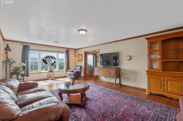 950 N Shasta Way, Clatskanie, OR 97016 - living room featuring wood finished floors, ornamental molding, and baseboards