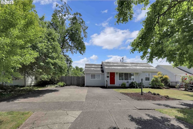 1335 Centennial Blvd, Springfield, OR 97477 - view of front facade with a shingled roof