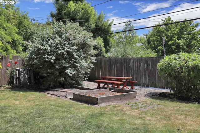 1335 Centennial Blvd, Springfield, OR 97477 - view of yard featuring a garden