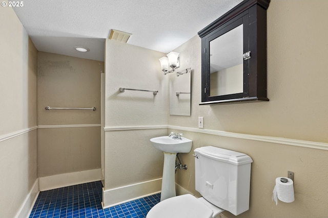 5655 SW Lombard Ave, Beaverton, OR 97005 - bathroom featuring tile patterned floors and a textured ceiling