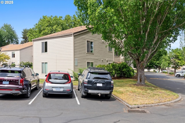 10137 SW Trapper Ter, Beaverton, OR 97008 - view of front of home with uncovered parking