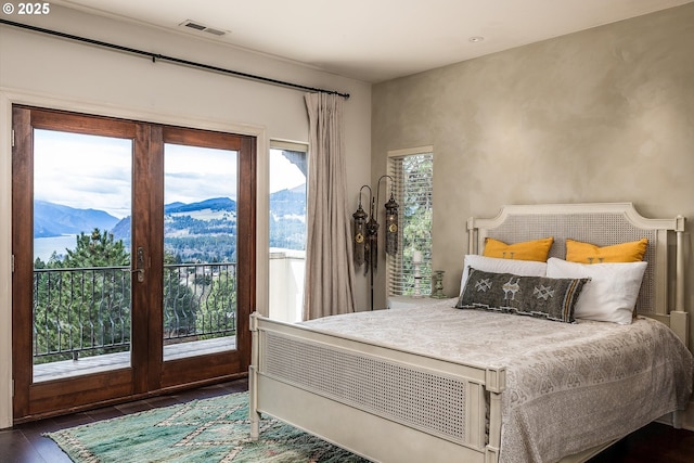 325 Rio Vista Dr, White Salmon, WA 98672 - bedroom featuring visible vents, access to outside, a mountain view, and wood finished floors