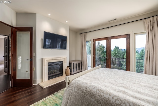 325 Rio Vista Dr, White Salmon, WA 98672 - bedroom with wood finished floors, a tiled fireplace, visible vents, and recessed lighting