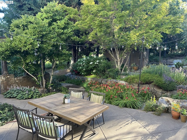 325 Rio Vista Dr, White Salmon, WA 98672 - view of patio with outdoor dining space