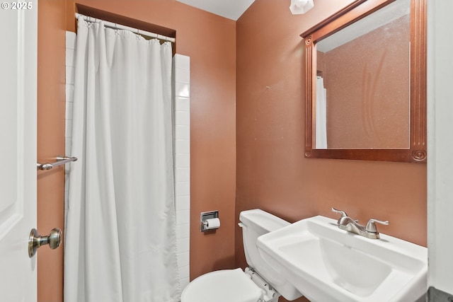 6395 SW Wilson Ave, Beaverton, OR 97008 - bathroom featuring a shower with curtain