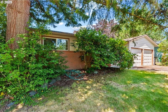 6395 SW Wilson Ave, Beaverton, OR 97008 - view of grassy yard with a detached garage