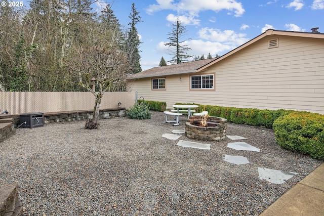 view of yard featuring a fire pit