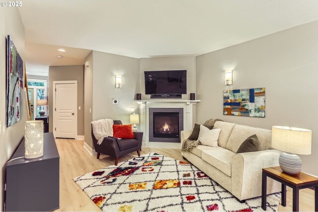 9480 SW 153rd Ave, Beaverton, OR 97007 - living area featuring light wood-style flooring, a lit fireplace, recessed lighting, and baseboards