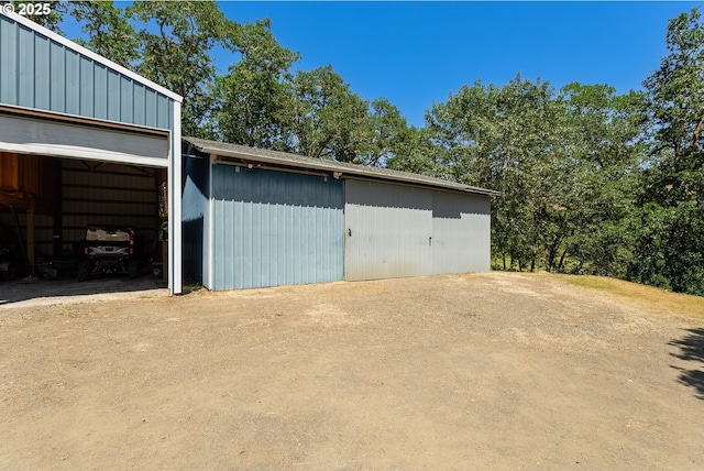 7654 N Bank Rd, Roseburg, OR 97470 - view of garage