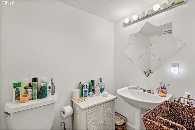 2136 N Thorne St, Newberg, OR 97132 - half bath with toilet
