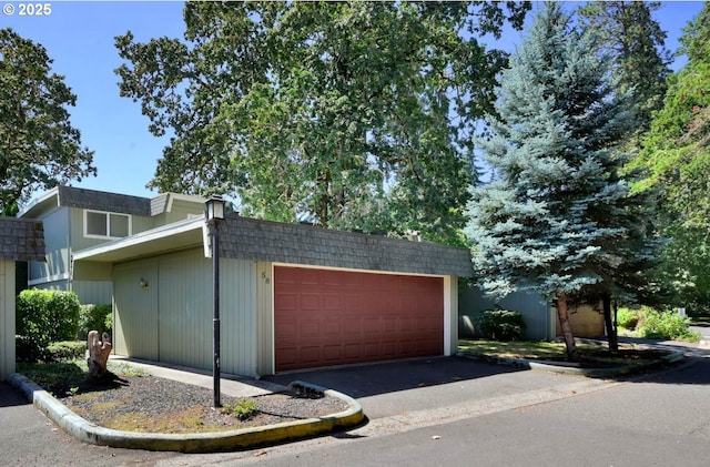 view of detached garage