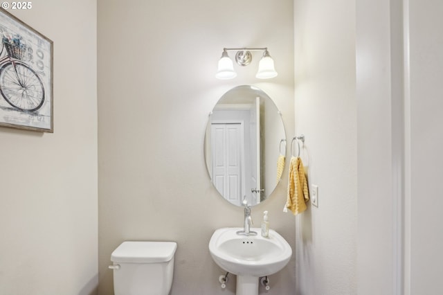 bathroom featuring toilet and sink