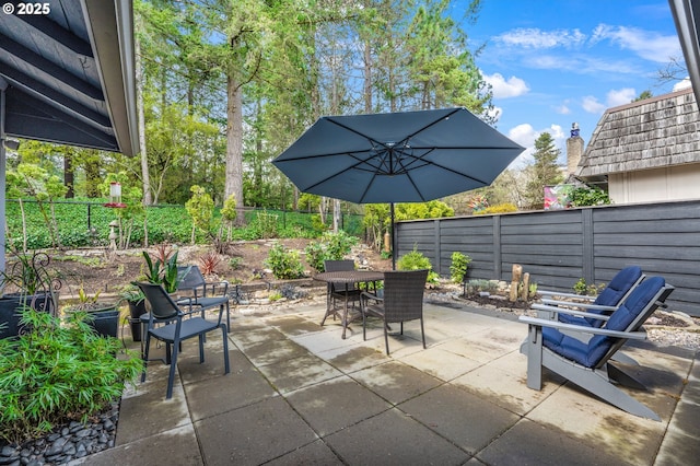 240 Greenridge Dr, Lake Oswego, OR 97035 - fenced backyard featuring outdoor dining area and a patio