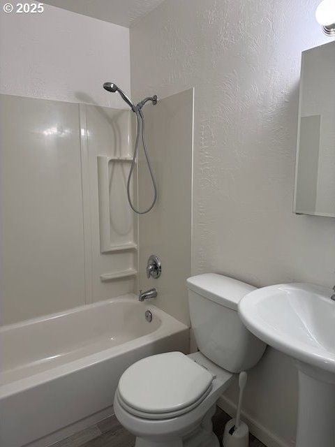 847 NE Jackson Ave, Myrtle Creek, OR 97457 - bathroom featuring tub / shower combination, toilet, and wood finished floors