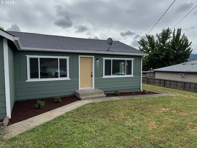 847 NE Jackson Ave, Myrtle Creek, OR 97457 - view of front of property with a shingled roof