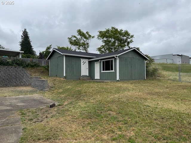 847 NE Jackson Ave, Myrtle Creek, OR 97457 - view of outbuilding with entry steps