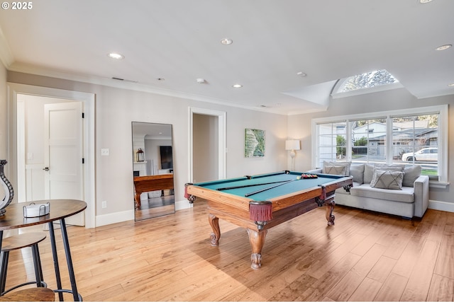 playroom featuring crown molding, light hardwood / wood-style floors, and billiards