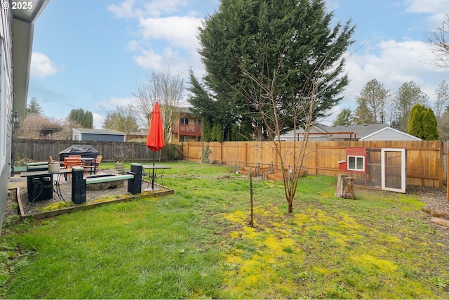 view of yard featuring a fenced backyard