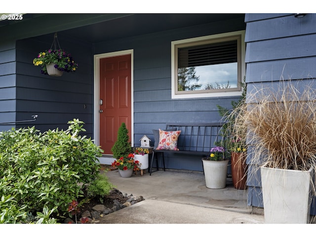 entrance to property with covered porch