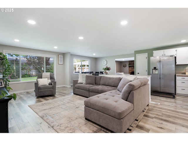 living room featuring light wood-style floors, baseboards, and recessed lighting