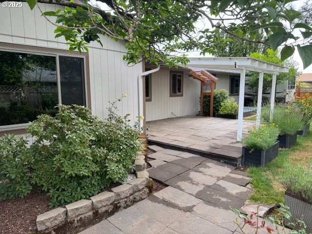 18622 SE Stephens Cir, Portland, OR 97233 - view of patio featuring a pergola