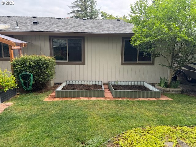 18622 SE Stephens Cir, Portland, OR 97233 - rear view of property with a lawn and a shingled roof
