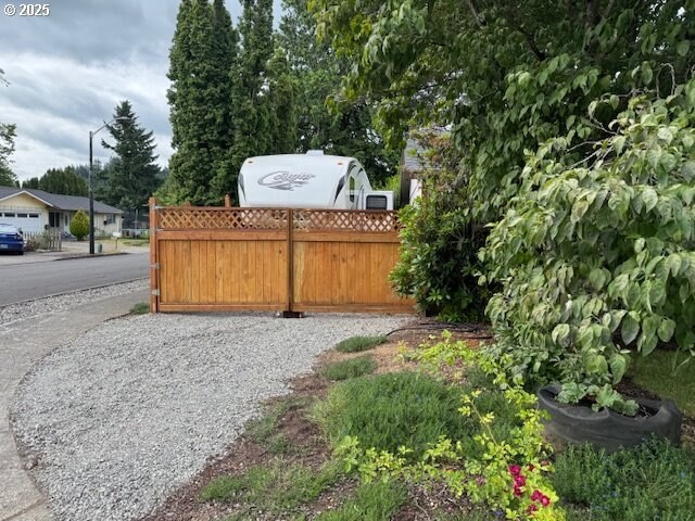 18622 SE Stephens Cir, Portland, OR 97233 - view of yard