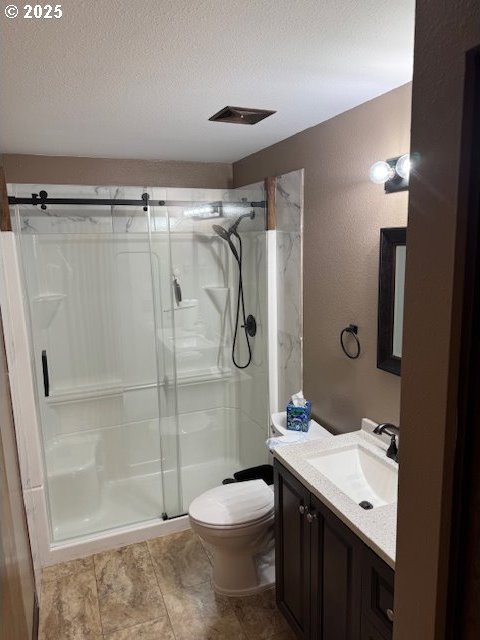 18622 SE Stephens Cir, Portland, OR 97233 - full bath with a stall shower, vanity, and a textured ceiling