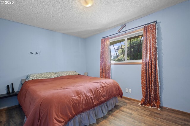 8015 NE 90th Ave, Vancouver, WA 98662 - bedroom with wood finished floors, a textured ceiling, and baseboards