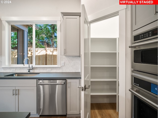 13906 SW 165th Ave, Tigard, OR 97223 - pantry with a sink