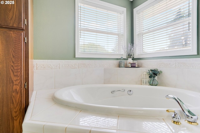 4870 Dorrance Loop NE, Salem, OR 97305 - full bath with a garden tub