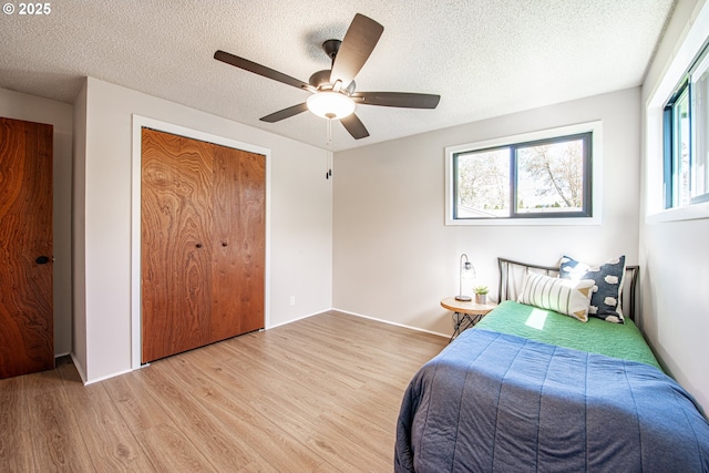288 51st St, Springfield, OR 97478 - bedroom with wood finished floors, a textured ceiling, a closet, and ceiling fan